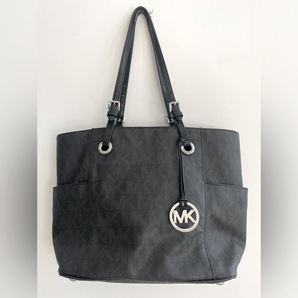 Michael Kors
Michael Kors Signature Black Leather Tote Bag